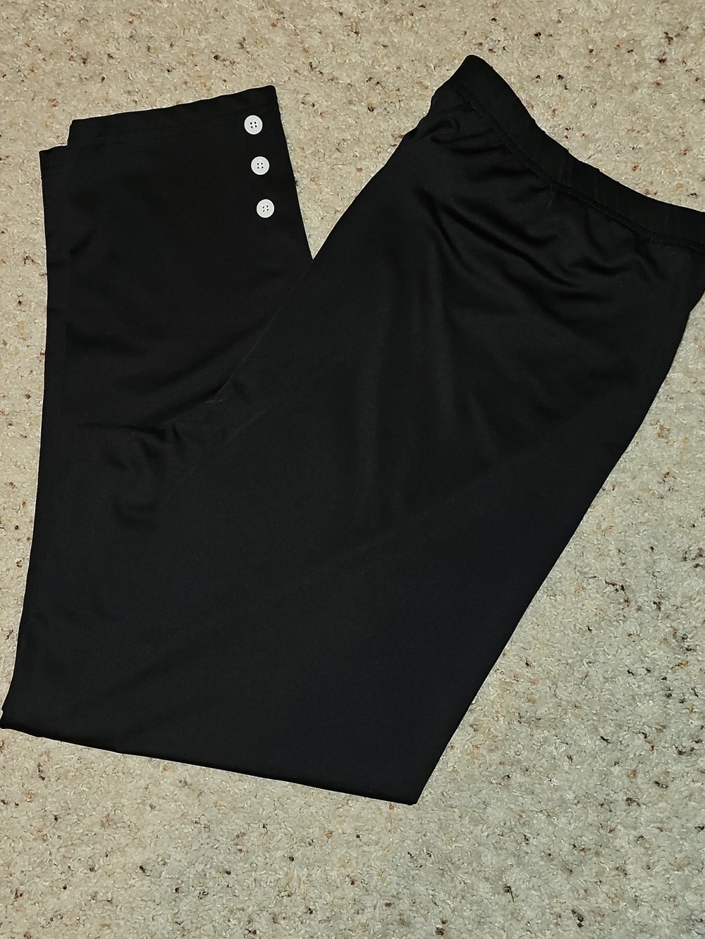 Women's Lightweight Stretchy Capri Pants With Button Embellishments